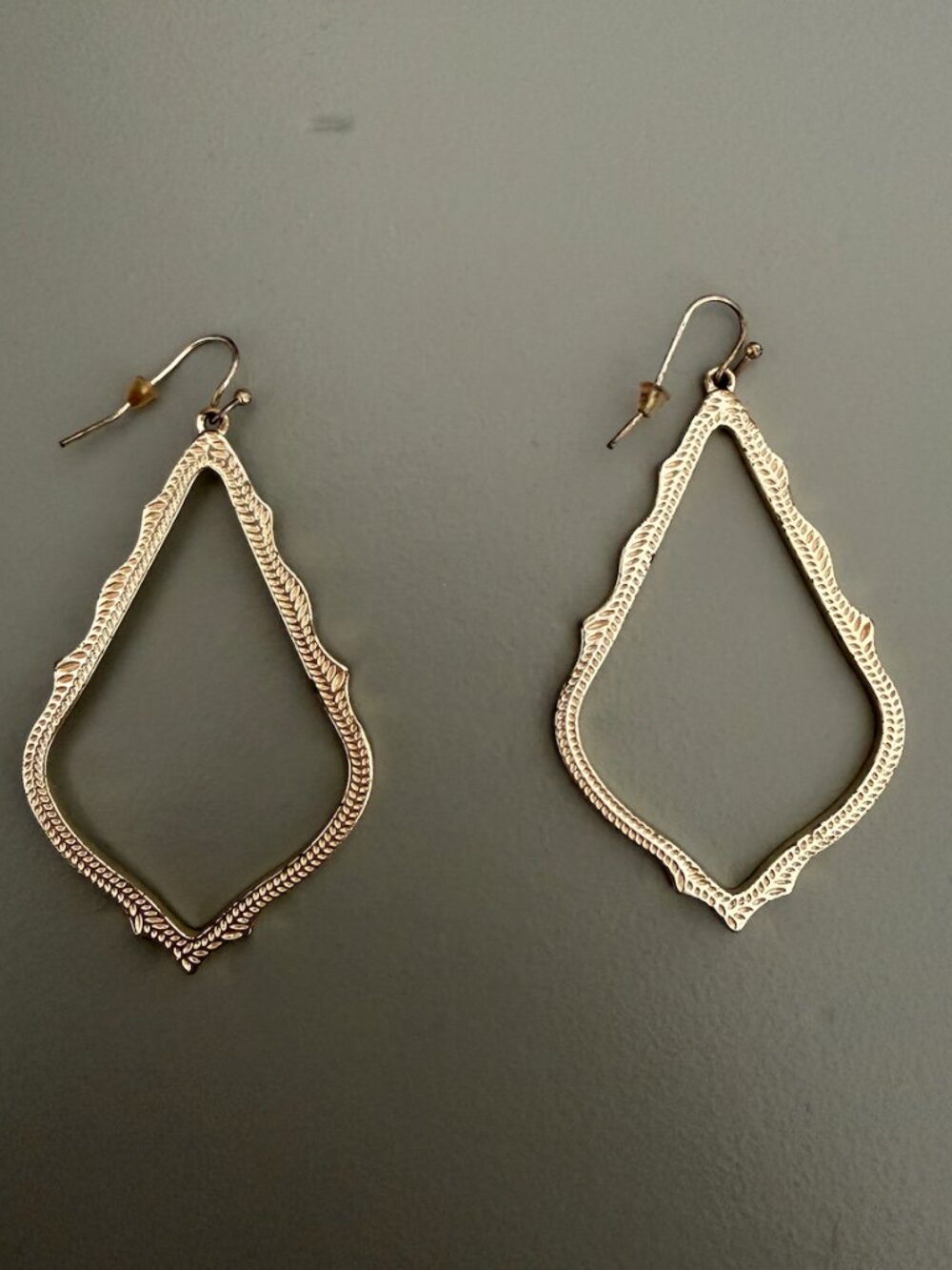 Kendra Scott Sophee Gold Drop Earrings